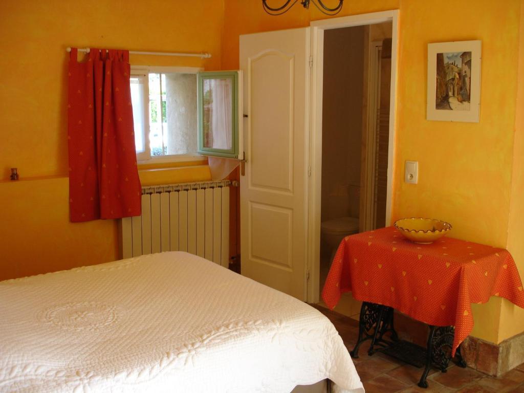Domaine De La Grange Neuve Hotel La Roque-sur-Pernes Szoba fotó